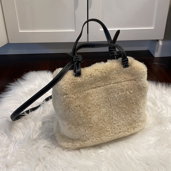 [SOLD] Celine Shearling Soft Cube Bag Cream Beige w. Black Leather White Stitch - Picture 4 of 15